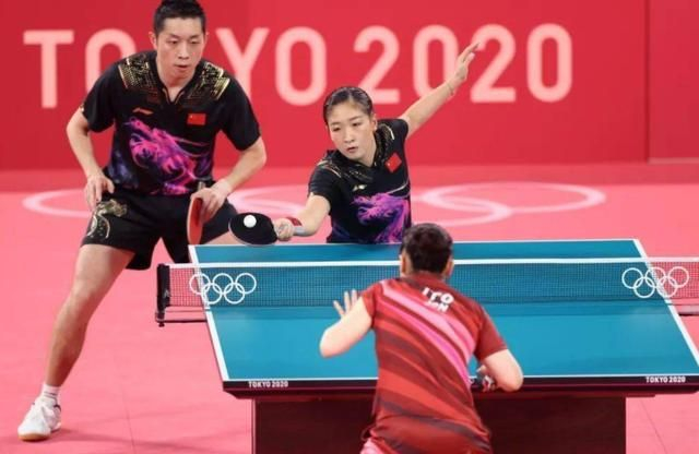 关于冰球赛场再起风云：中原青龙队小胜河套火狐队，脚步移动更到位韧性比赛的样板的信息