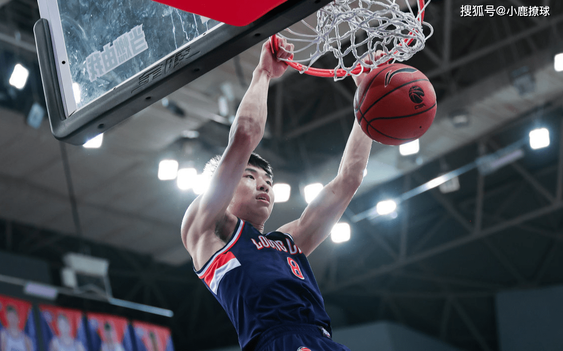 关于岭南雷霆队鏖战海滨金雕队，游泳季后赛失利，核心复出即建功。教练团队居功至伟的信息