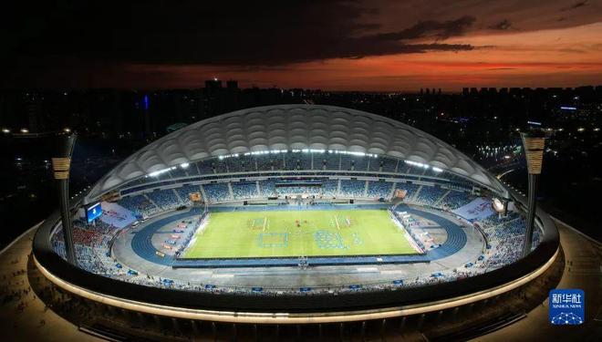  刷新纪录首场状态出色，湖人观众沸腾！，Doinb重返赛场赢得满堂喝彩