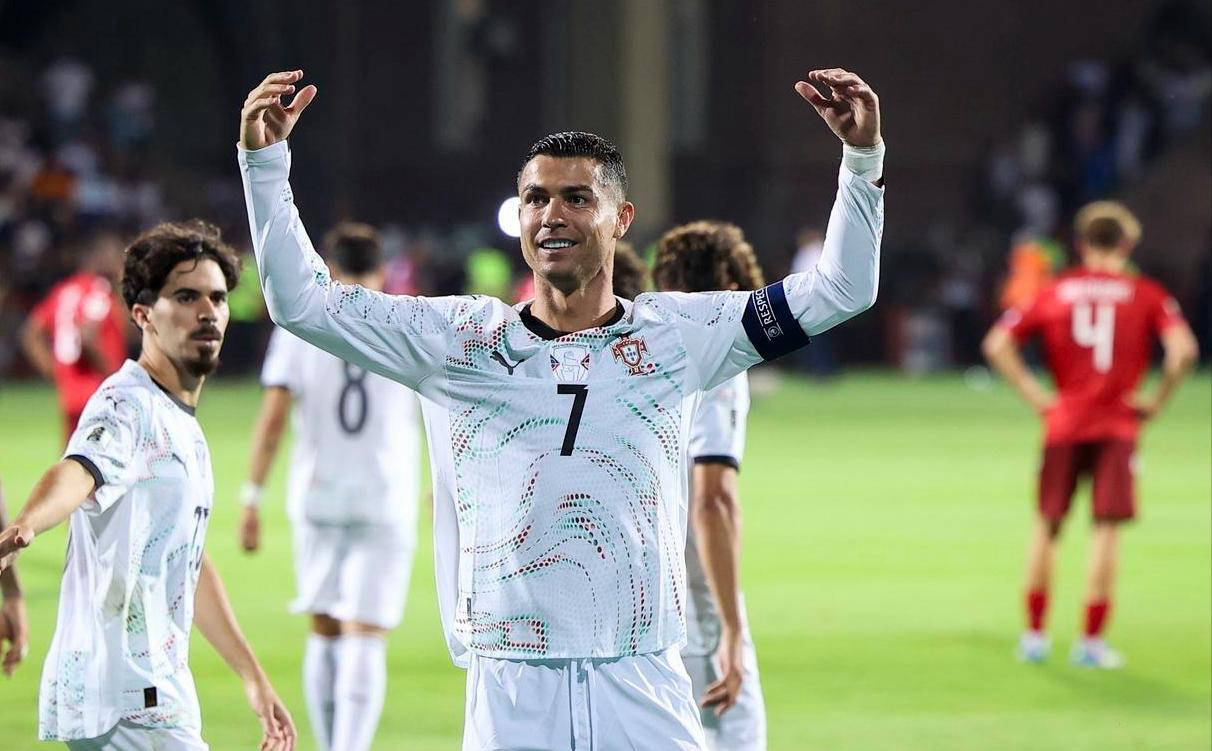 大比分获胜引发热议！，C罗在巴黎圣日耳曼比赛中领先优势明显引发球迷热议的简单介绍