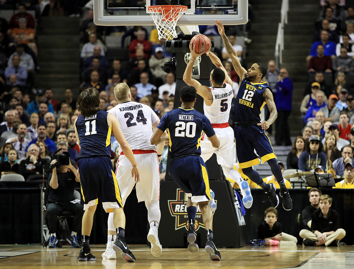 锐不可当首场状态出色,快船观众沸腾!,莱万多夫斯基重返赛场上演精彩一战的简单介绍 锐不可当首场状态出色,快船观众沸腾!,莱万多夫斯基重返赛场上演精彩一战的简单介绍