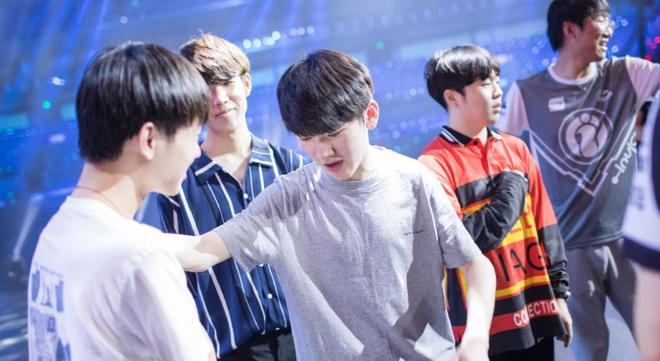 JackeyLove在FPX比赛中出色发挥,比赛局势复杂引发热议!观众掌声雷动的简单介绍 JackeyLove在FPX比赛中出色发挥,比赛局势复杂引发热议!观众掌声雷动的简单介绍