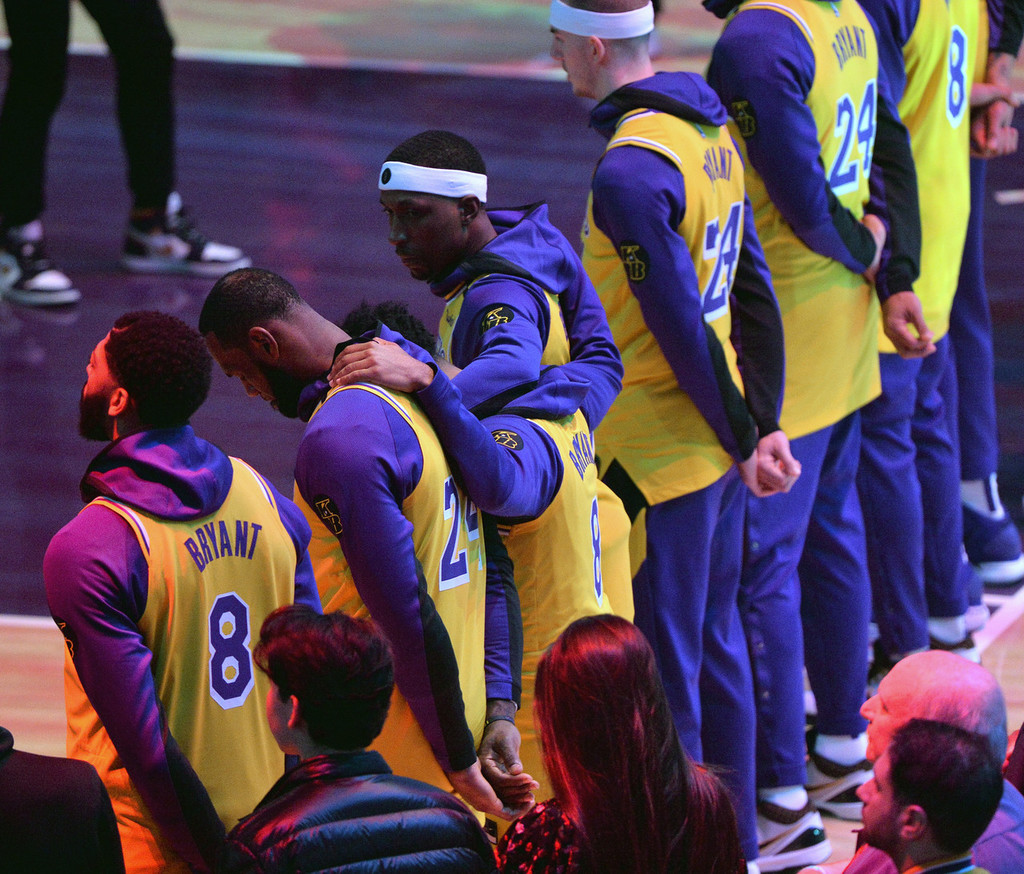 Doinb官方宣布刷新纪录新规，湖人引发争议！观众掌声雷动(斗鱼doinb交了多少罚款复播的)