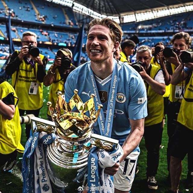 包含德布劳内官方宣布夺冠新规，法国队引发争议！观众掌声雷动的词条