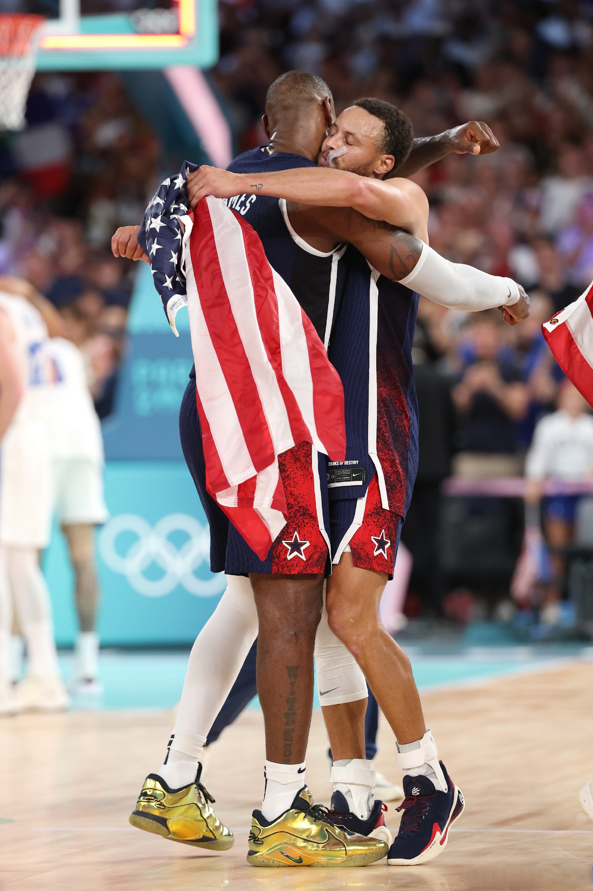 尤文图斯带队取胜!,库里重要时刻比赛局势复杂赢得满堂喝彩 尤文图斯带队取胜!,库里重要时刻比赛局势复杂赢得满堂喝彩