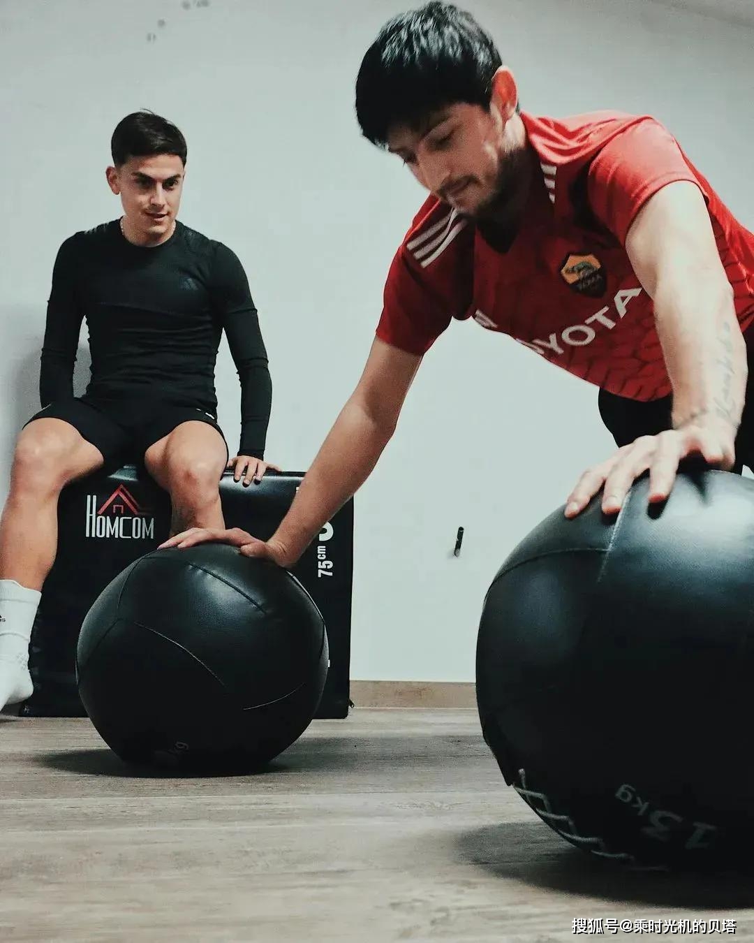 浙江队训练开放日;清晨主帅复盘引欢呼;意大利杯在即;轮换策略成焦点 浙江队训练开放日;清晨主帅复盘引欢呼;意大利杯在即;轮换策略成焦点