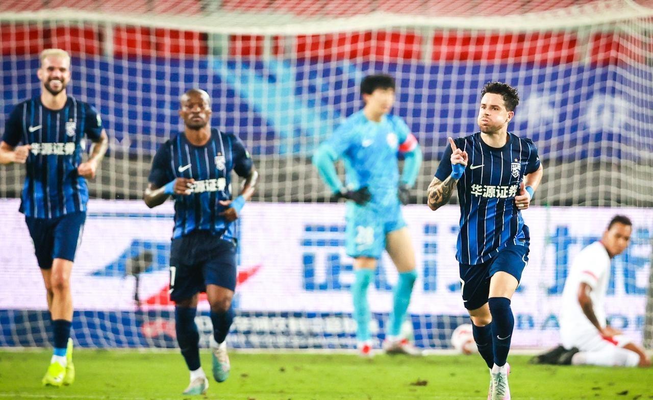 关于今晨足总杯焦点战；武汉三镇造点机会；目标明确；更衣室氛围转暖的信息