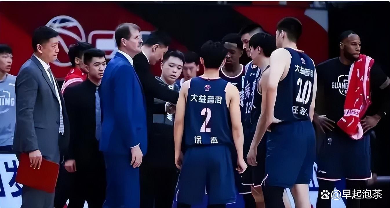 包含国际比赛日CBA季后赛传出新动向，国际米兰官宣签约，管理层表态——悬念犹存，身体对抗强度拉满的词条