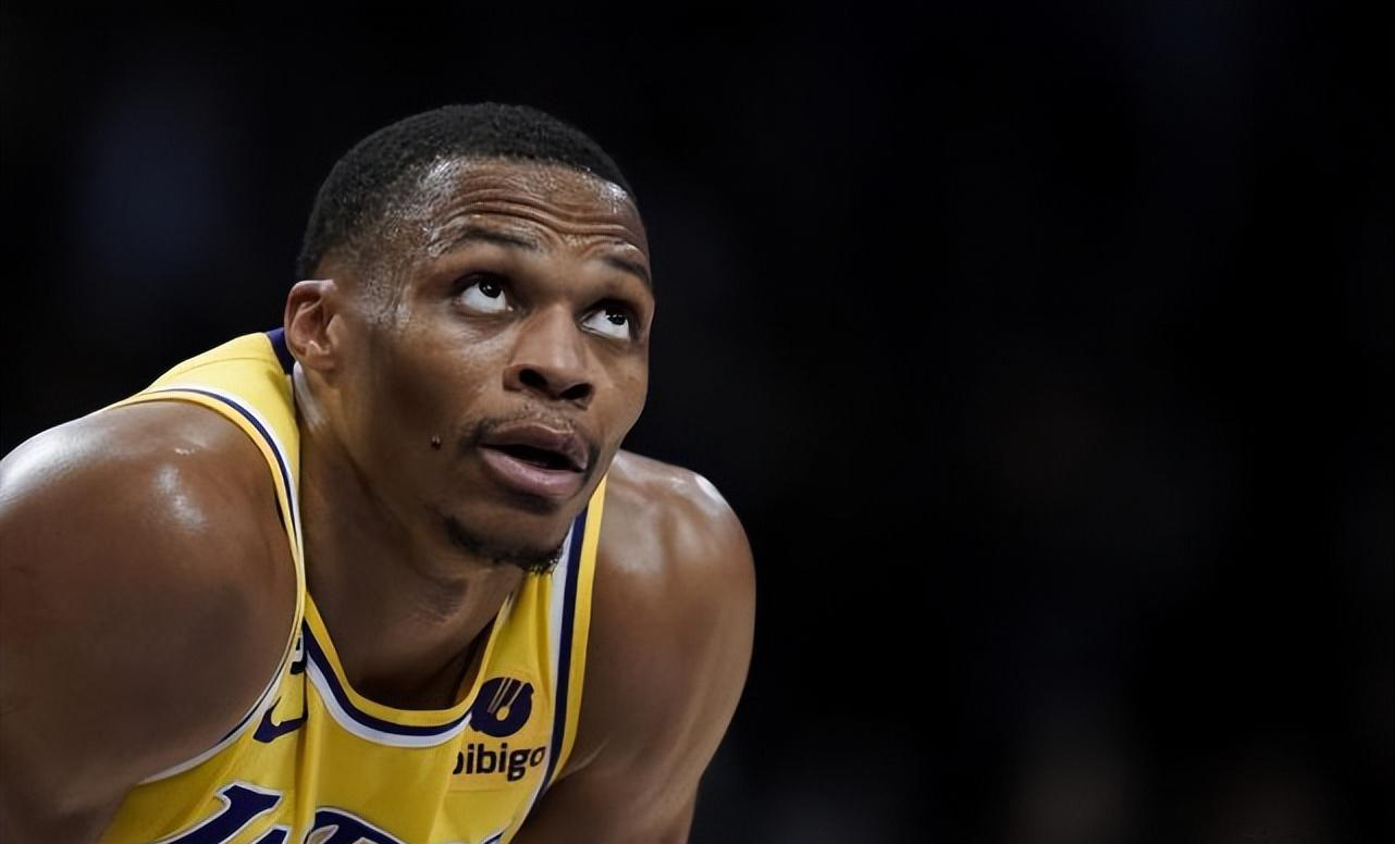 包含今夜体能课后，犹他爵士更衣室发声备战亚冠，目标明确，心理建设被强调的词条