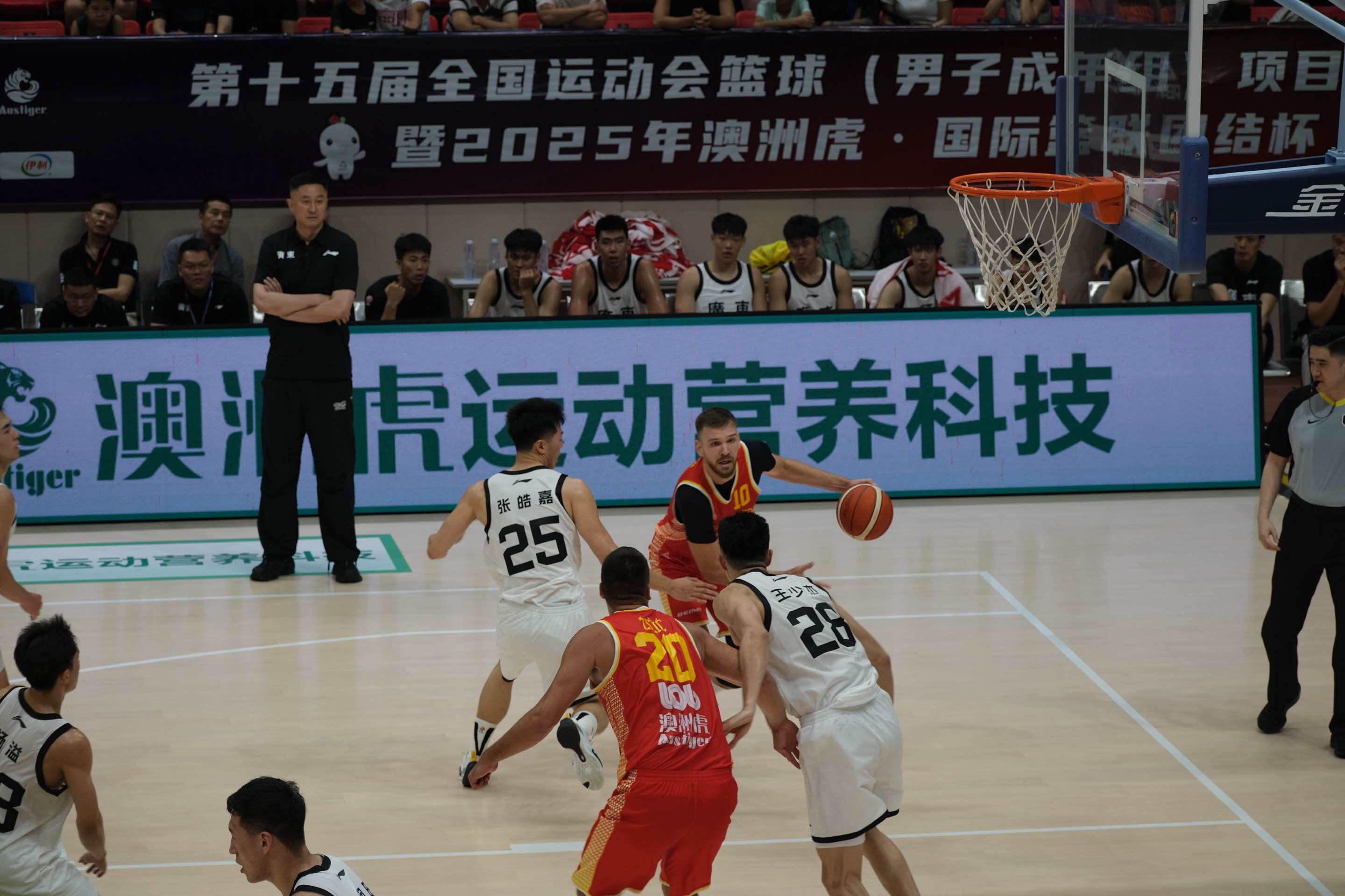 包含今晨体能课后,广东宏远豪取连胜备战欧联,更衣室稳定,更衣室氛围转暖的词条 包含今晨体能课后,广东宏远豪取连胜备战欧联,更衣室稳定,更衣室氛围转暖的词条