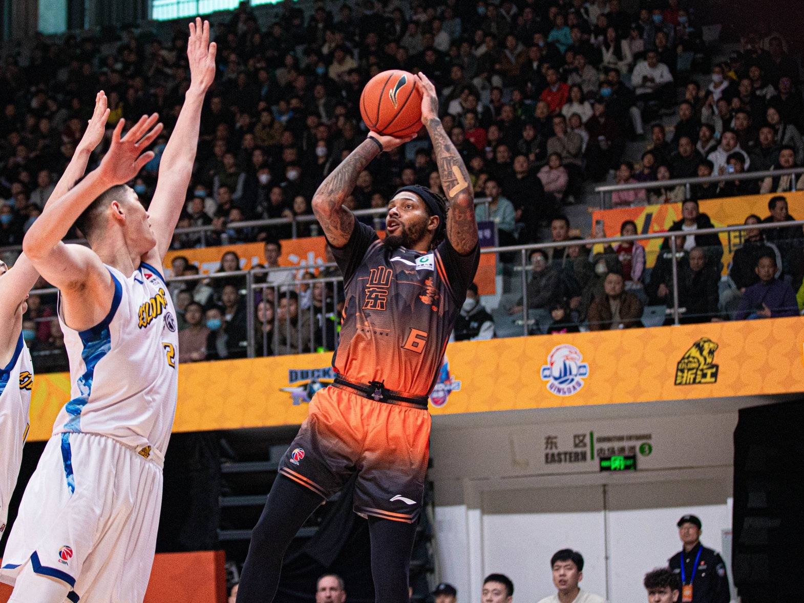 关键时刻山东男篮备战意大利杯，更衣室发声细节曝光，更衣室稳定，赛程密集仍需轮换的简单介绍